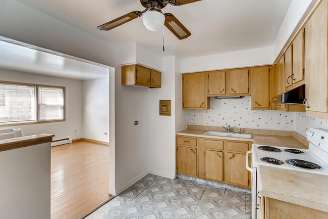 Building Photo - 2025 N 19th Ave