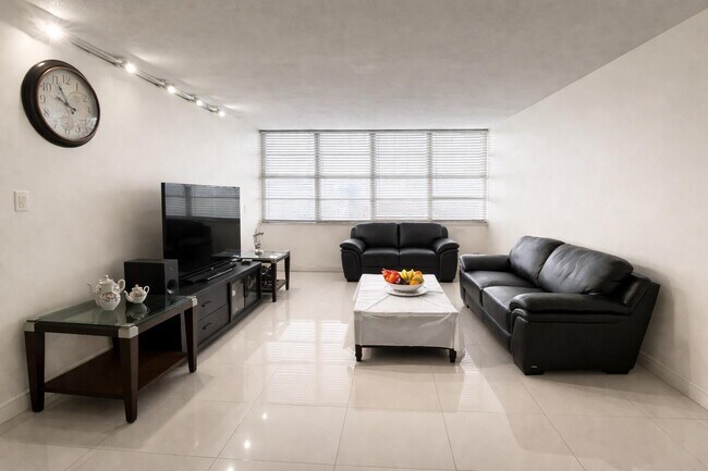 Foto del edificio - 1351 NE Miami Gardens Dr