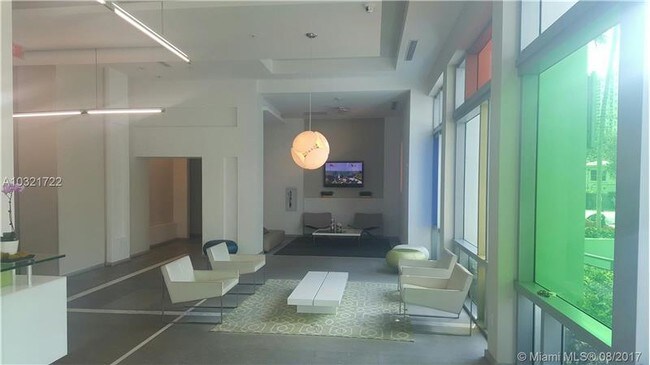 Foto del edificio - 333 NE 24th St