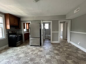 Building Photo - 861 Farmington Ave