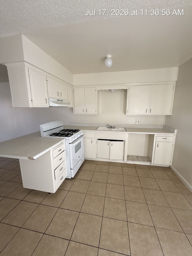 Building Photo - 81 E Hazelwood Dr