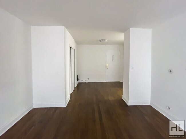 Building Photo - E 89 St