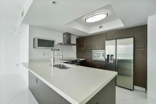 Building Photo - 200 Sunny Isles Blvd