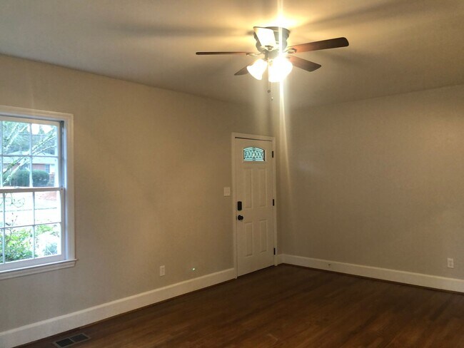 Building Photo - Updated Bungalow with Easy Access to Emory...