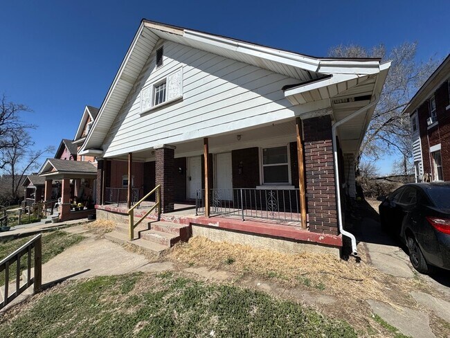 Building Photo - 604 Lowell Ave