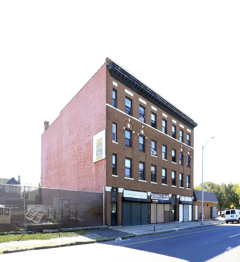 Building Photo - 677 Fairfield Ave