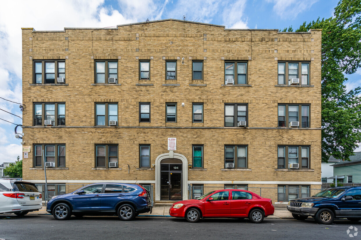Building Photo - 194 E 31st St