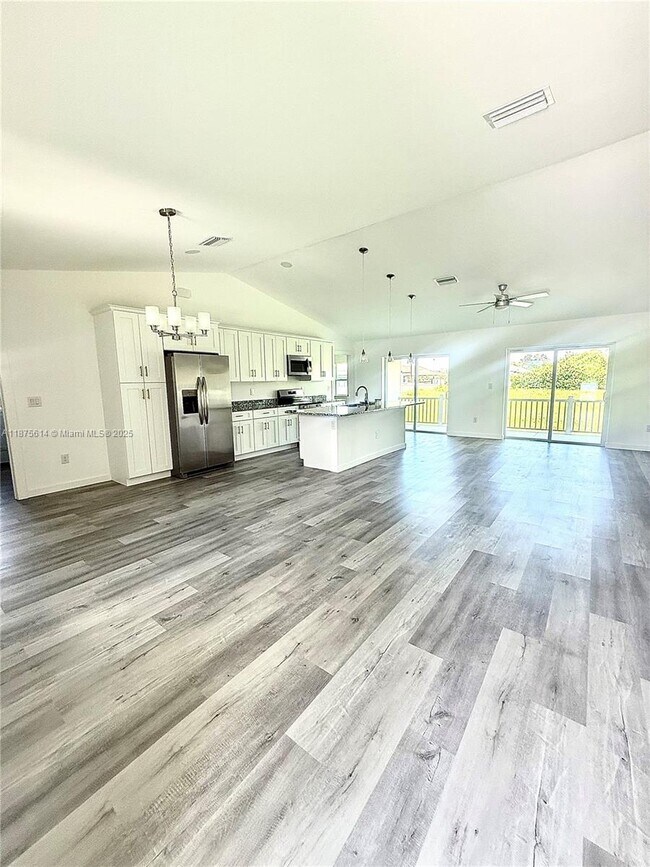 Building Photo - 108 Sunny Way