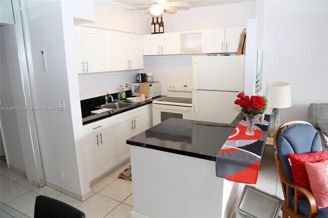 Foto del edificio - 815 SW 10th Terrace