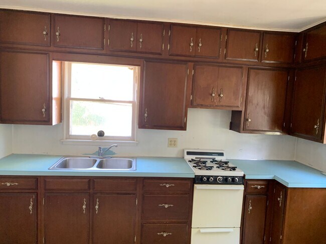 Building Photo - 2 bedroom!