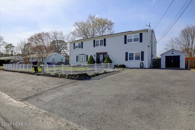 Foto del edificio - 247 Sprucewood Dr