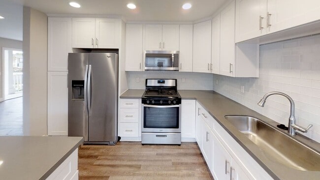 Building Photo - 5578 Mary Ln Dr