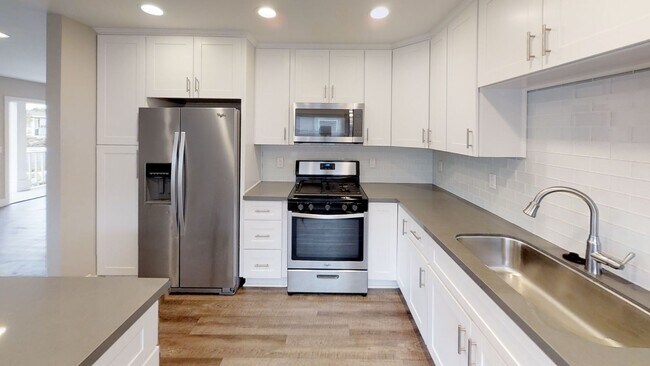 Foto del edificio - Usually rents to 6-12 people! Renovated, L...