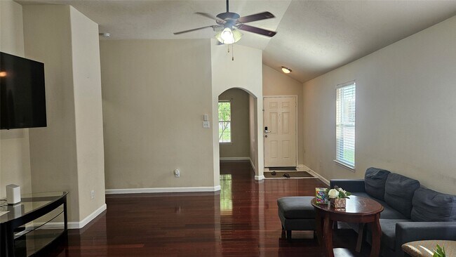 Foto del edificio - 9611 Drummond Cliff Ln