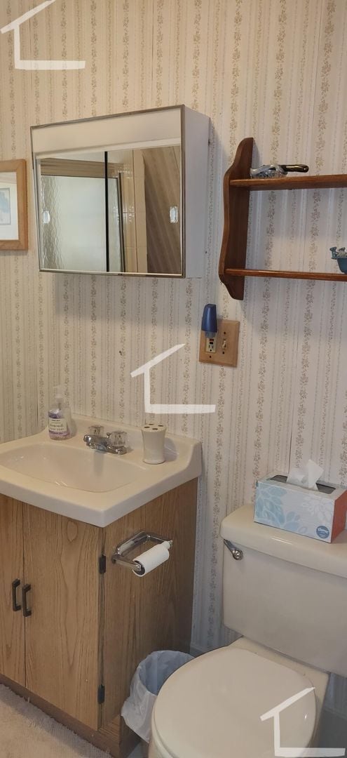 Building Photo - spacious 2 bed heat and hot water included