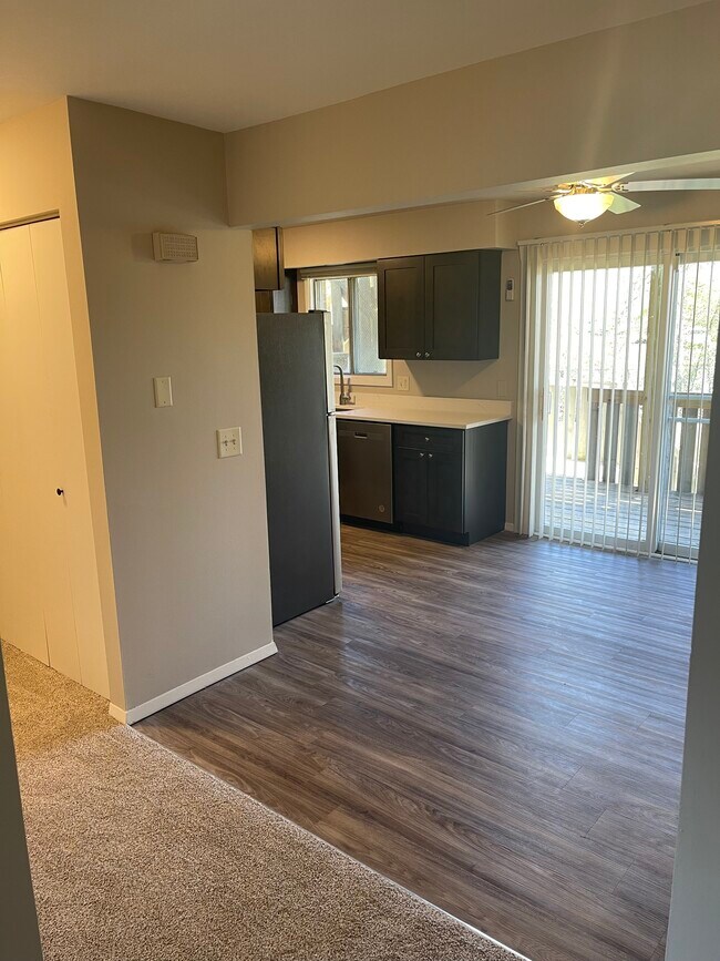 39 Surrey Dr Apartments in Elgin, IL