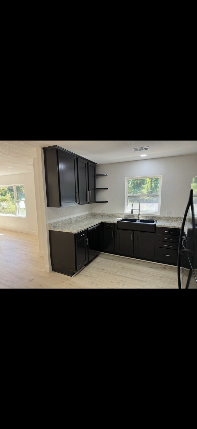 Foto del edificio - 112 Poplar St