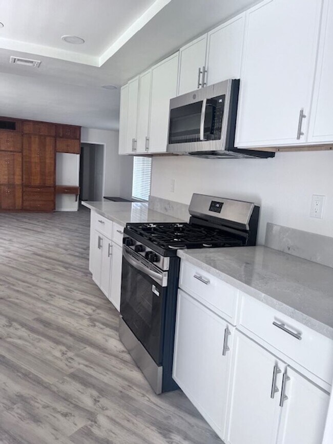 Building Photo - Recently Remodeled South Redlands Home
