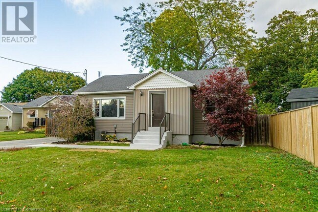 Photo du bâtiment - 14 Woodbine Ave