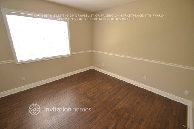 Building Photo - 3120 Crowne Dr