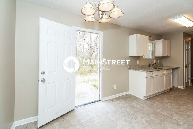 Foto del edificio - 3 Bedroom Pet-Friendly Home in Atlanta, GA with Main Street Renewal