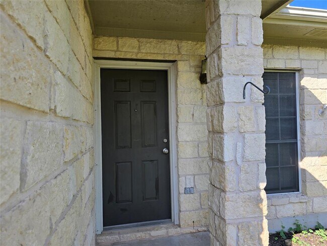 Foto del edificio - 8701 Weiser Dr