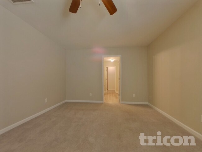 Foto del edificio - 1042 Sutherland Dr
