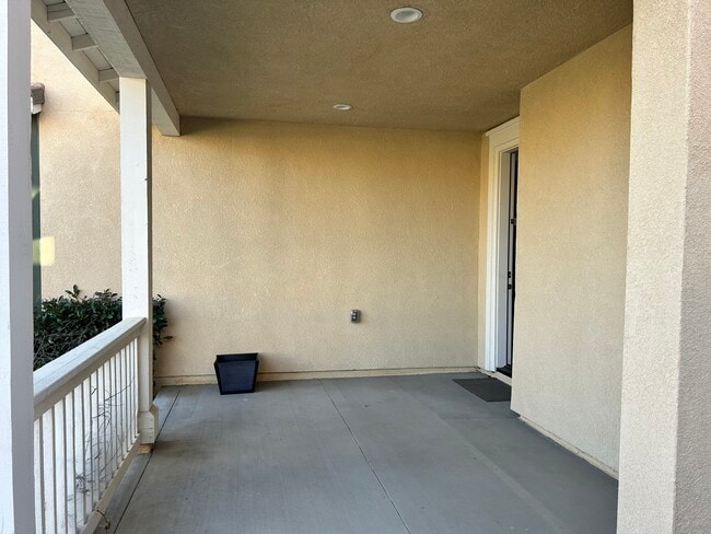 Front porch - 36966 Arezzo Ct