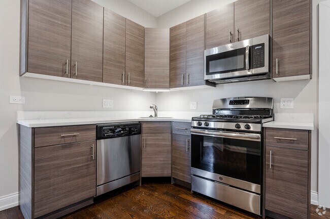 Building Photo - 2945 W Diversey Ave