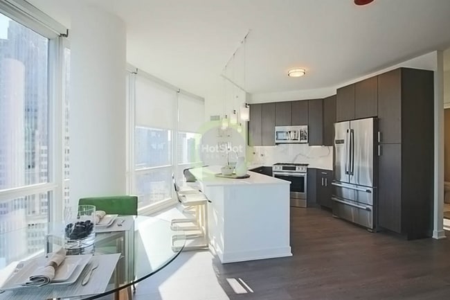 Building Photo - 485 N Park Dr