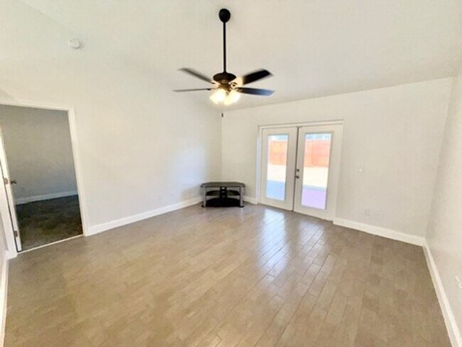 Building Photo - Sanford - 3 Bedroom, 2 Bathroom - $2295.00