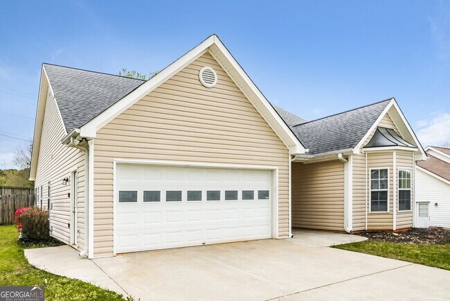 Building Photo - 204 Lee Ct