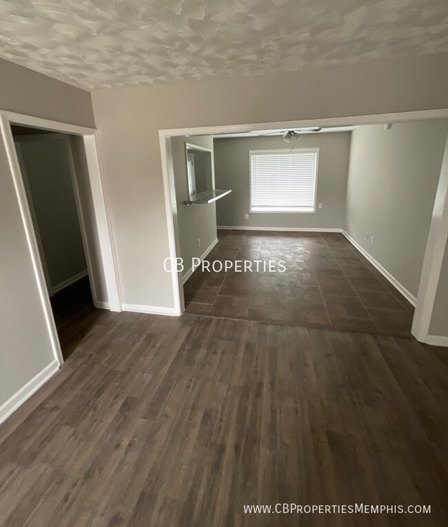 Building Photo - 1 Month Free Rent!