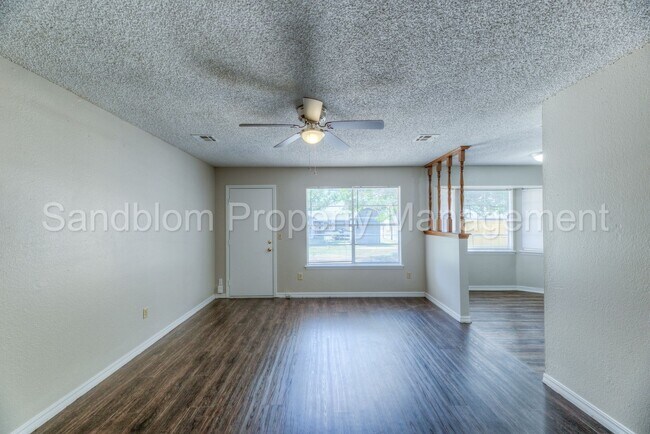 Foto del edificio - For Lease | Sand Springs | Available Now!