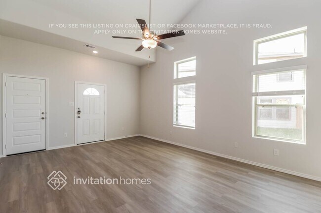 Building Photo - 5747 Daphne Dr