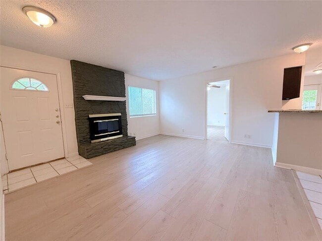 Building Photo - 9900 Hundred Oaks Cir