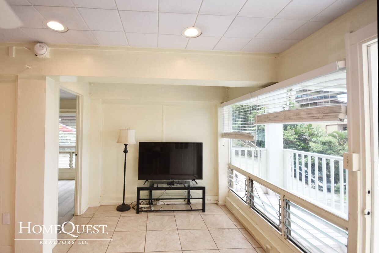 Beautiful Kaneohe Bay Views! 1/1 + 2 park... - Beautiful Kaneohe Bay Views!  1/1 + 2 park...