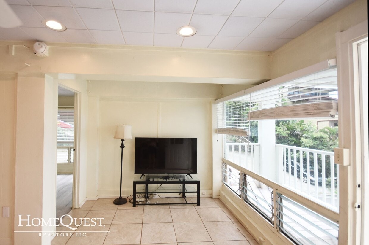 Beautiful Kaneohe Bay Views! 1/1 + 2 park... - Beautiful Kaneohe Bay Views!  1/1 + 2 park...