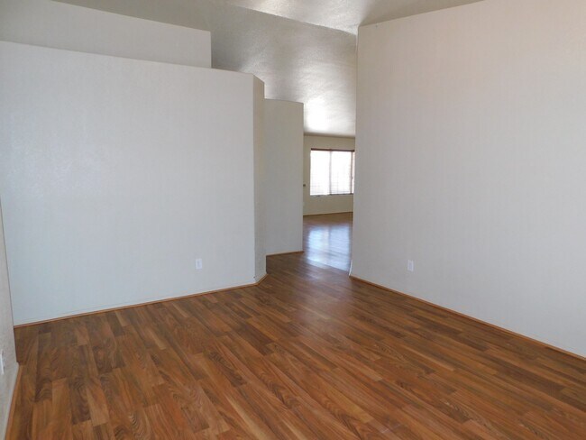 Foto del edificio - 4 BEDROOM HOME IN SAGUARO!