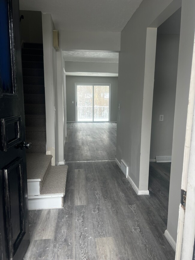 Building Photo - 2867 Thackeray Ave NW