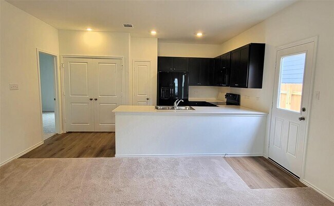 Foto del edificio - 421 Bullhead Rd