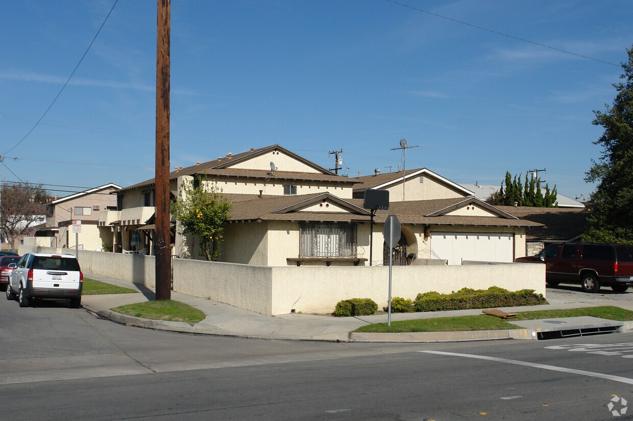 4241 Farquhar Ave, Los Alamitos, CA 90720 Apartments in Los Alamitos
