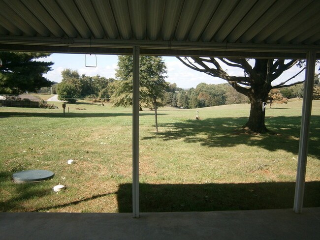 Foto del edificio - 4 BR, 2 Baths Eastern School