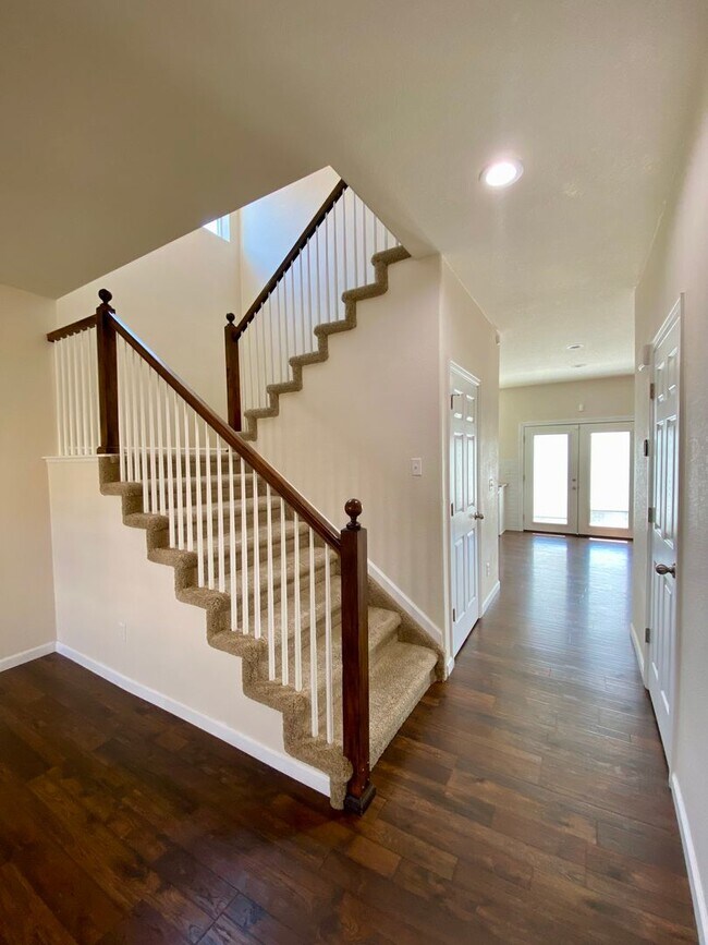 Foto del edificio - Multi Level Living in Fountain! Private Suite with Kitchenette in Basement! 5 Bedroom in 80817