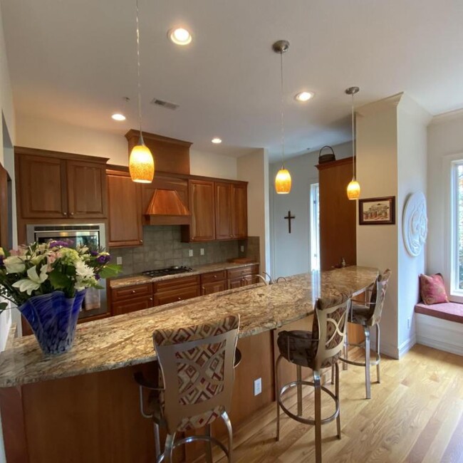 Building Photo - 31 Ridgetop Cir