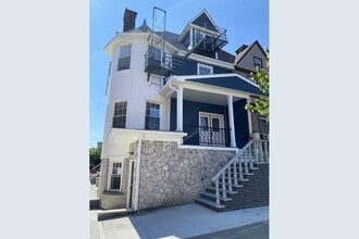 Building Photo - 678 Bergen Ave
