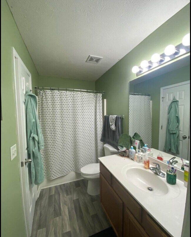 Foto del edificio - 3051 London View Dr