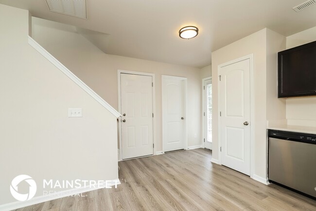 Building Photo - 6282 Brentwood Park Ct