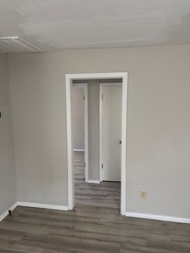 Building Photo - Completely renovated 2 bedroom in desirable North Augusta Neighborhood