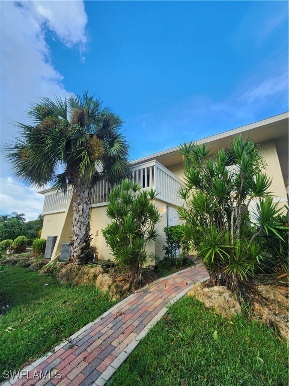 Building Photo - 925 Palm View Dr